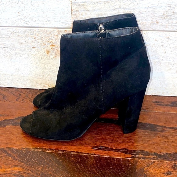 MERONA Women’s Black Faux Suede Peep Toe Ankle Boots Size 9.5 - Picture 1 of 6
